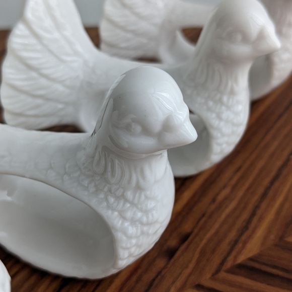 SHAFFORD Design doves China Porcelain Napkin Rings, Set of 4 White Bird of Peace - Picture 7 of 8